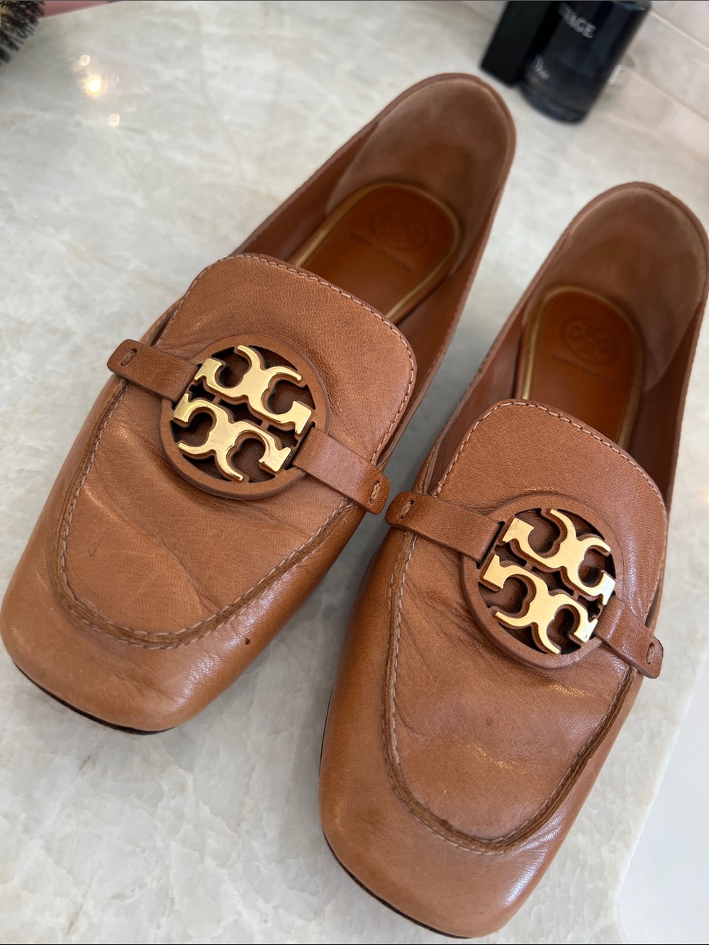Tory Burch Tan Leather metal Miller Loafers with Gold Logo Medallion - Picture 4 of 9